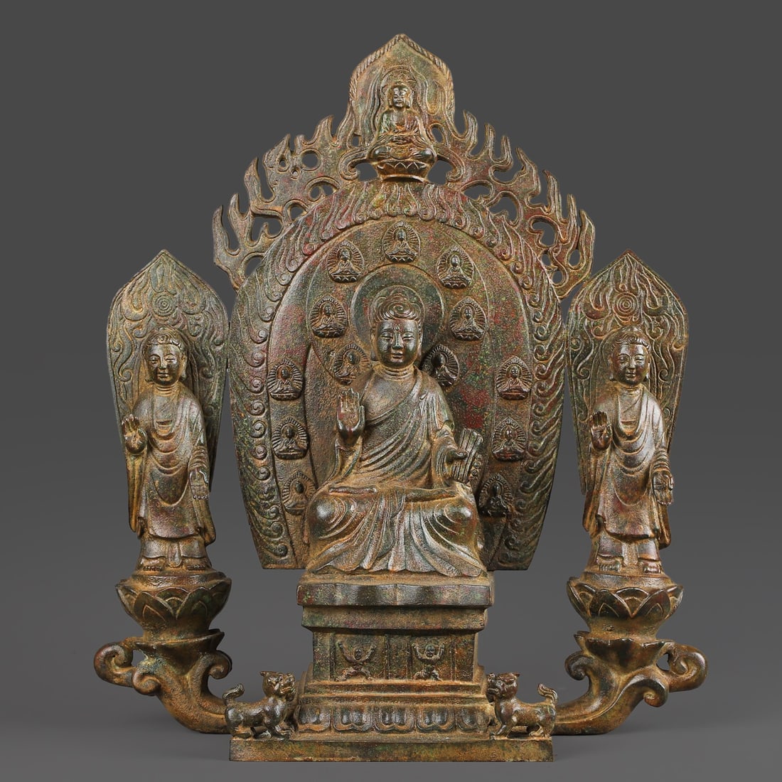A Exquisite Bronze Buddha statue: A Exquisite Bronze Buddha statue,N.Qi Dynasty, China,Size:14.6inx4.3inx16.5in,Weight:6500g 青铜佛像,北魏