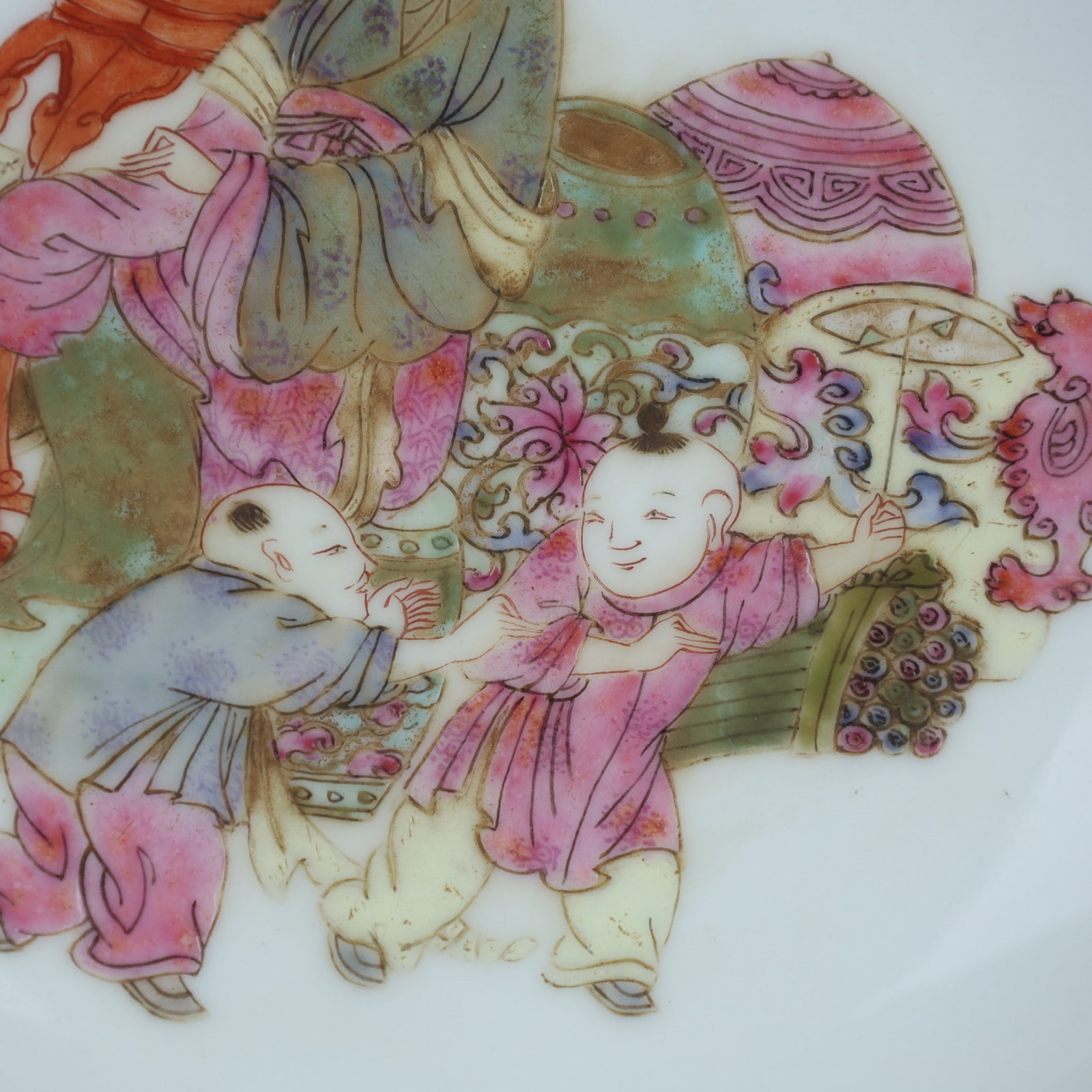 A Exquisite Famille-Rose Figures Pattern Plate - 5