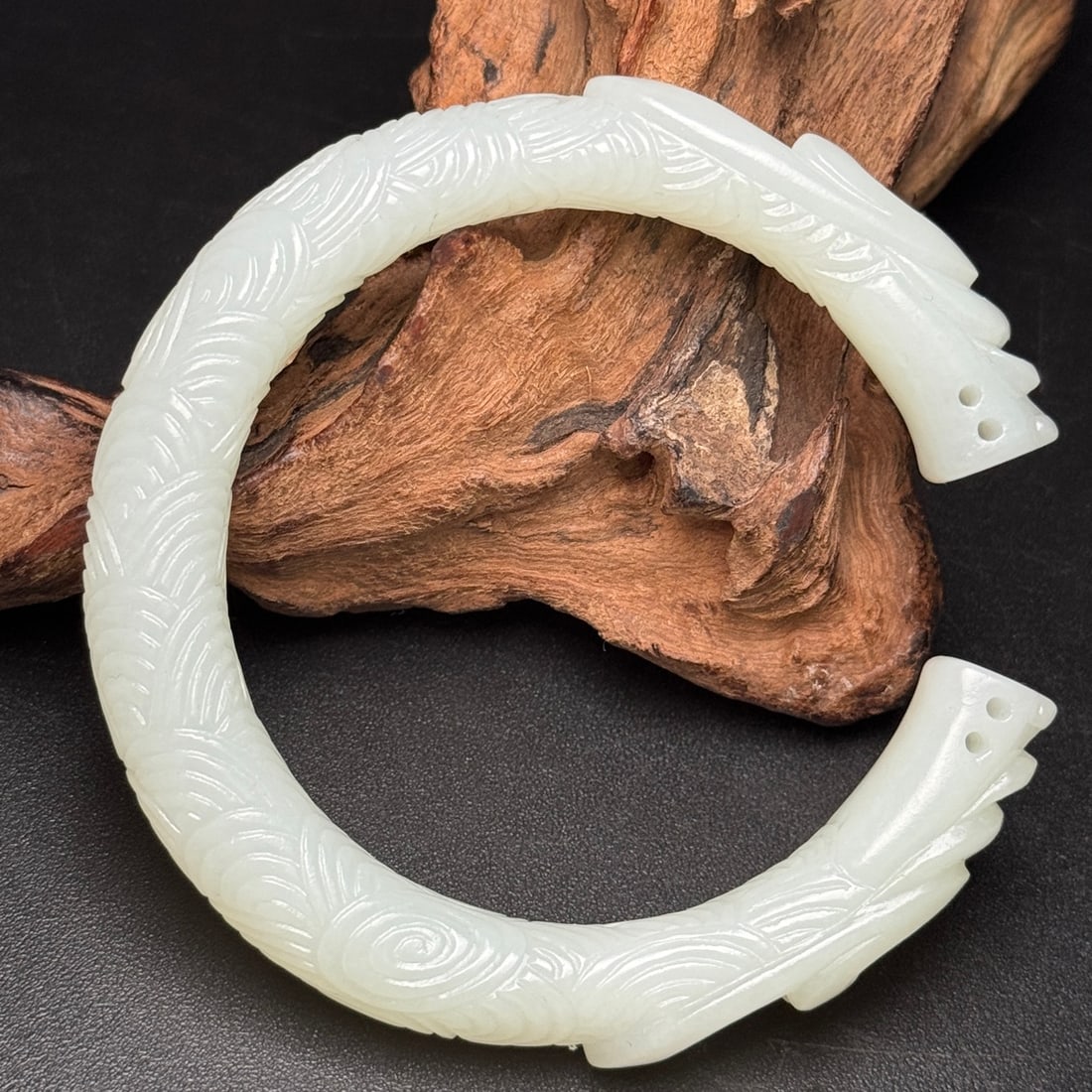 A Exquisite Hotan Jade Dragon Bracelets: A Exquisite Hotan Jade Dragon Bracelets,Qing Dynasty, China,Size:2.3inx3.1inx3.1inx0.5in ,Weight:57g 和田玉龙玉镯,中国清代