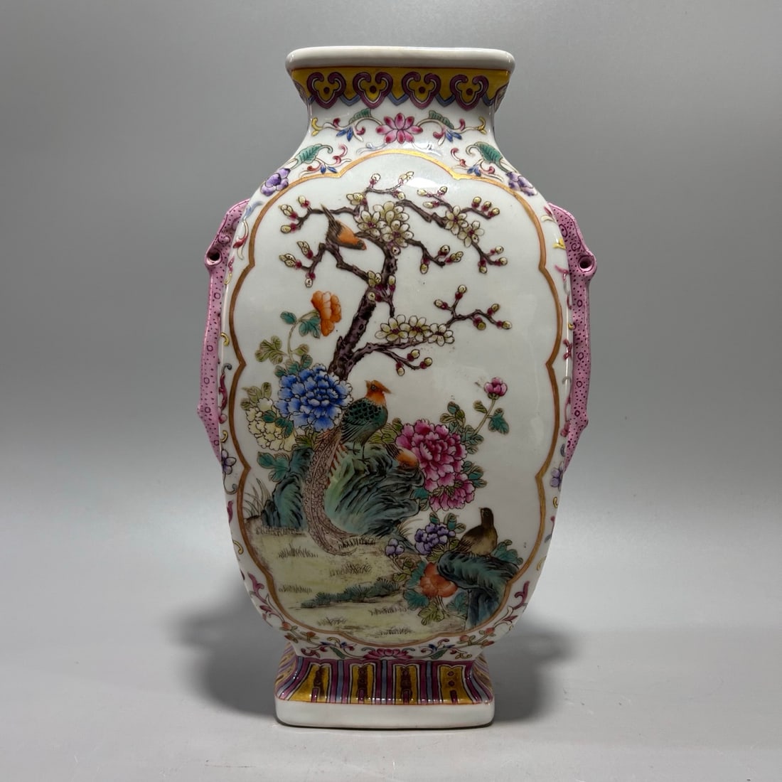 A Exquisite Famille-Rose Flower and Bird Pattern Vase: A Exquisite Famille-Rose Flower and Bird Pattern Vase,Qing Dynasty, China,Qianlong Six-character Mark,Size:6.1inx10.8in