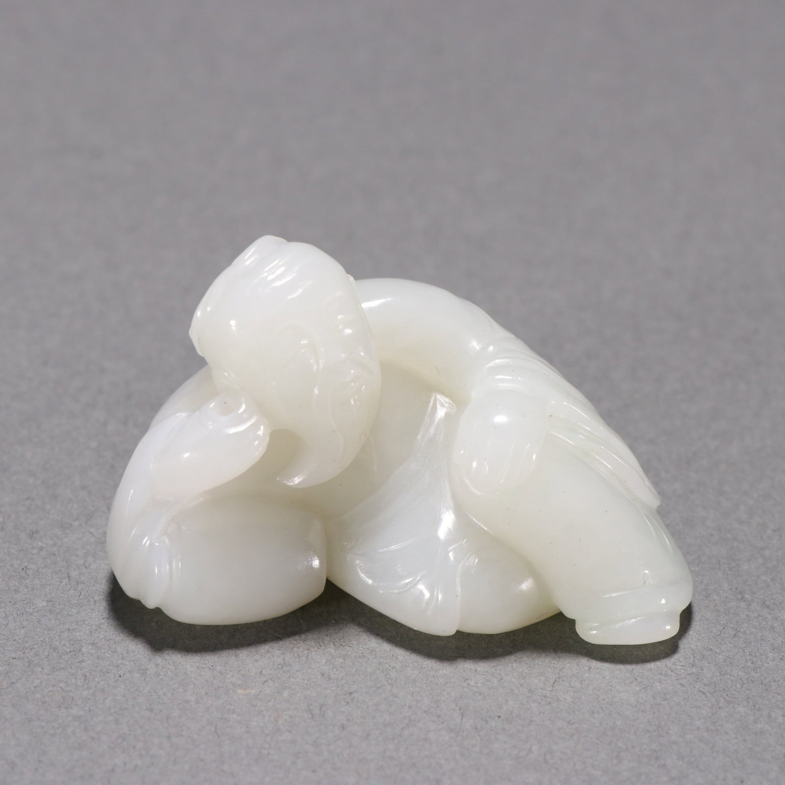 A Exquisite Hotan Jade Figures Ornament: A Exquisite Hotan Jade Figures Ornament,Qing Dynasty, China,Size:2.1inx1.3in,Weight:71g 和田玉人物摆件,中国清代