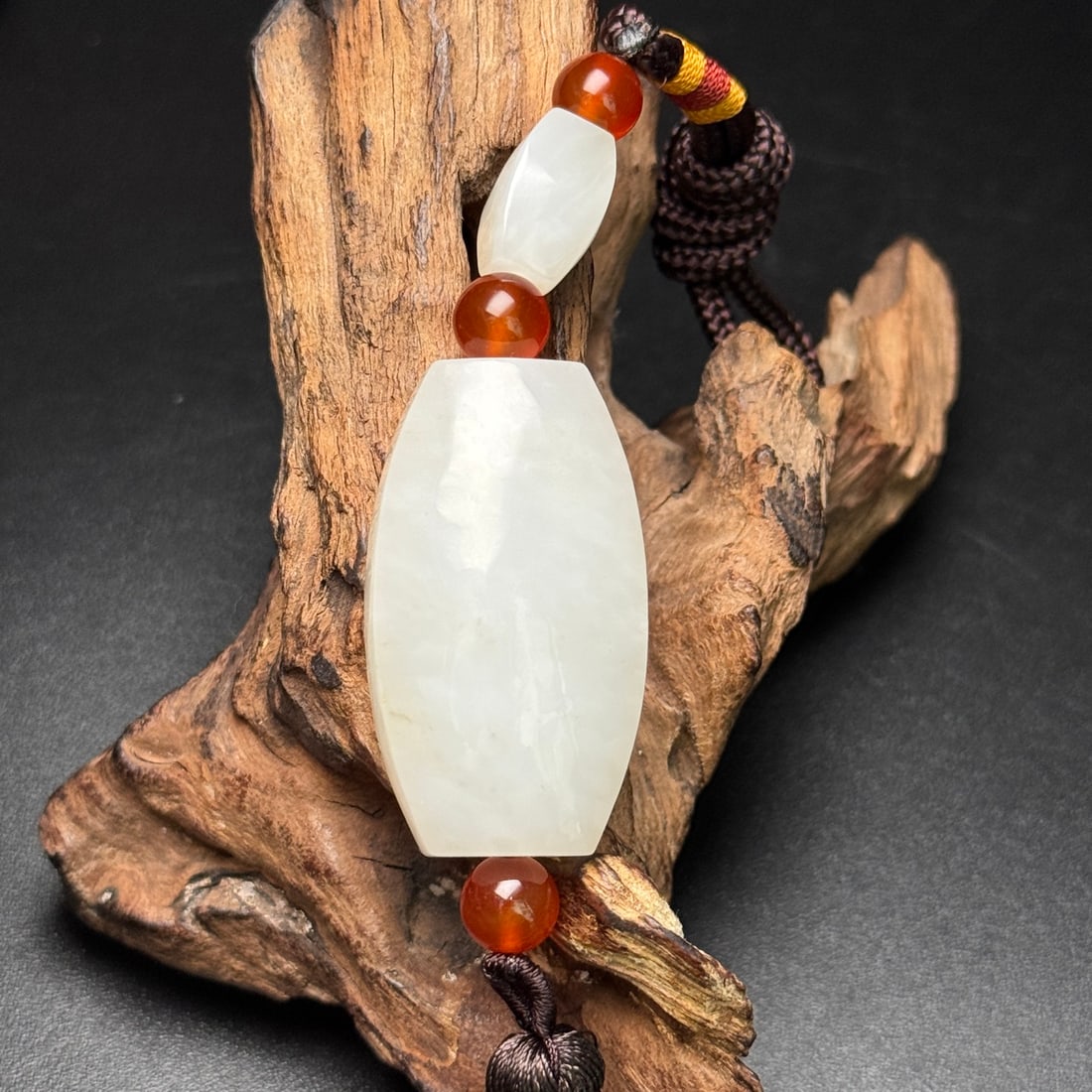 A Exquisite Hotan Jade Pendant: A Exquisite Hotan Jade Pendant,Qing Dynasty, China,Size:2.6inx0.9inx0.6in ,Weight:37g 和田玉玉佩,中国清代