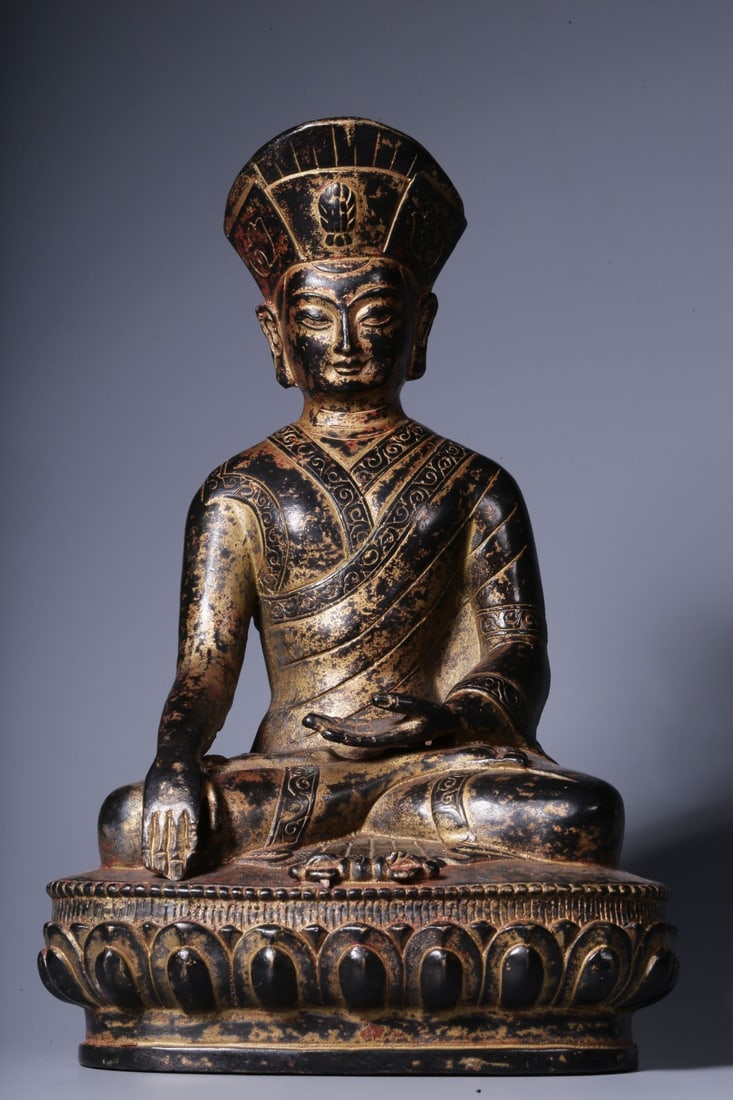A Exquisite Coppery Lacquered Gilt Buddha statue Ornament: A Exquisite Coppery Lacquered Gilt Buddha statue Ornament,Ming Dynasty, China,Size:10.6inx5.1inx3.5in ,Weight:730g 铜漆金佛像摆件,中国明