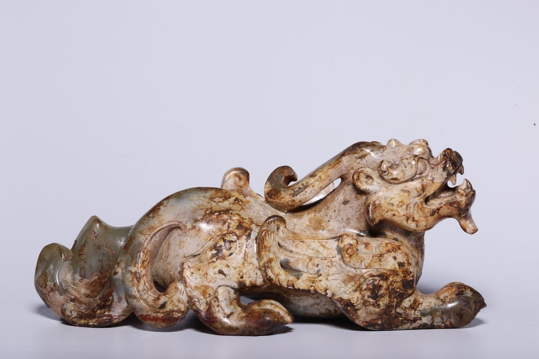 A Exquisite Hotan Jade Auspicious Beast Ornament: A Exquisite Hotan Jade Auspicious Beast Ornament,Han Dynasty, China,Size:2.6inx6.1inx2.6in ,Weight:524g 和田玉瑞兽摆件,中国汉代