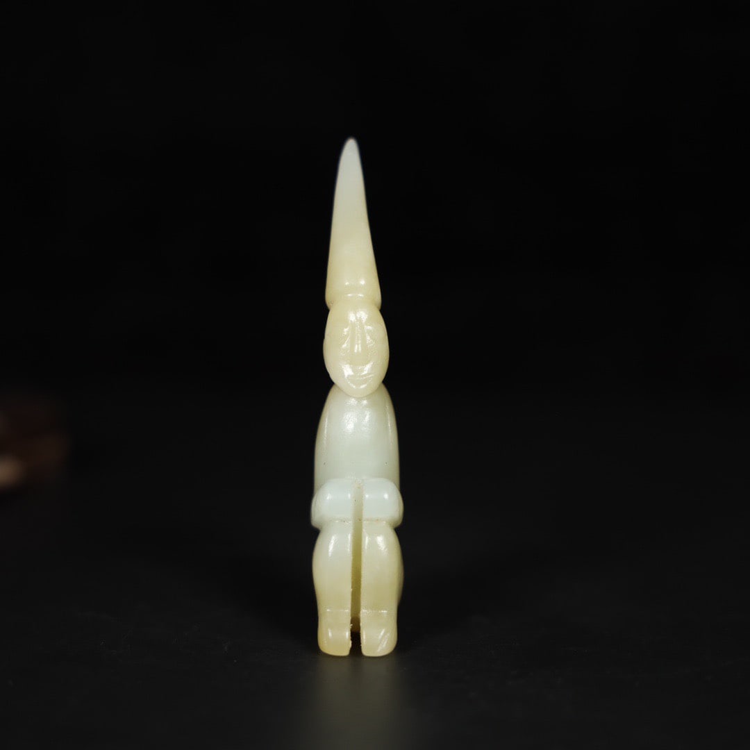 A Exquisite Hotan Jade Figures Ornament: A Exquisite Hotan Jade Figures Ornament,Han Dynasty, China,Size:3.1inx0.9inx0.6in,Weight:28g 和田玉人摆件,中国汉代