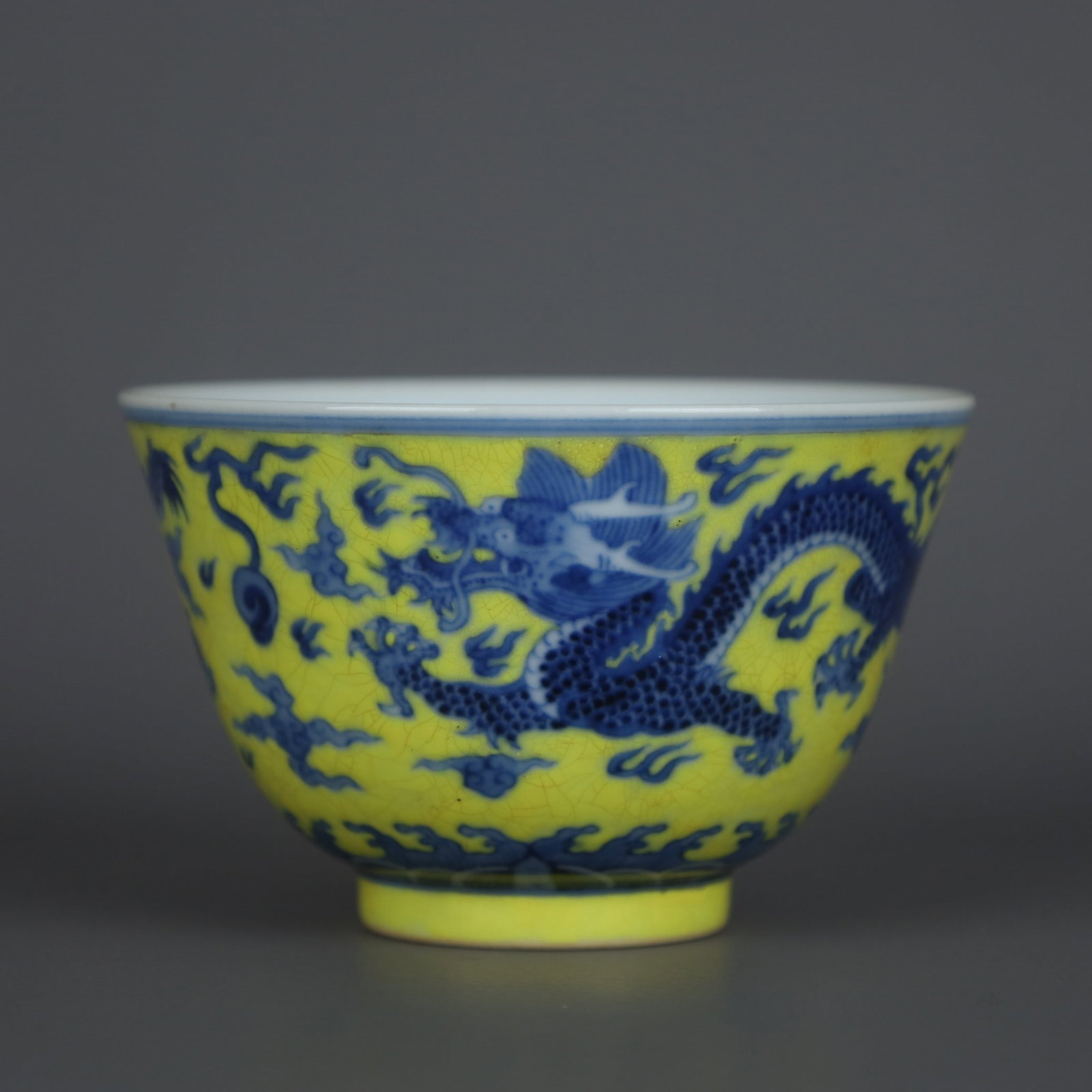 A Exquisite Yellow Glazed Blue and White Dragon Pattern Cup - 2