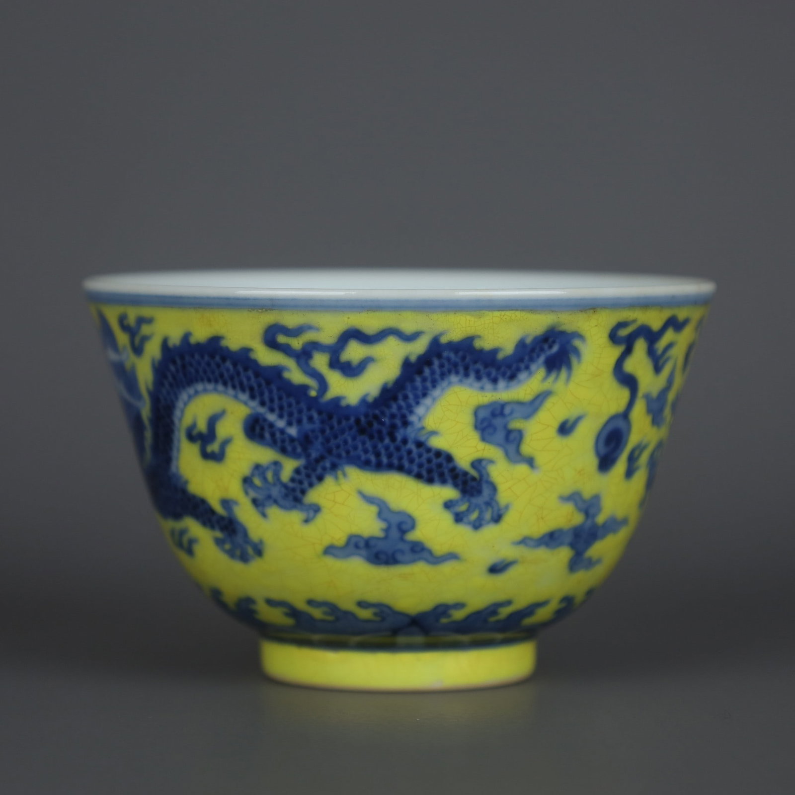 A Exquisite Yellow Glazed Blue and White Dragon Pattern Cup - 3