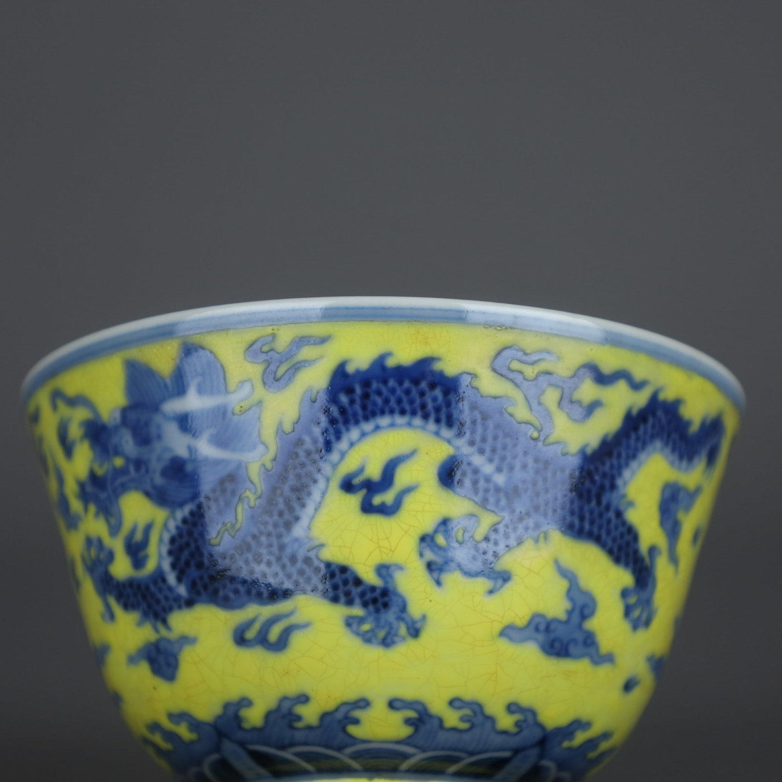 A Exquisite Yellow Glazed Blue and White Dragon Pattern Cup - 7