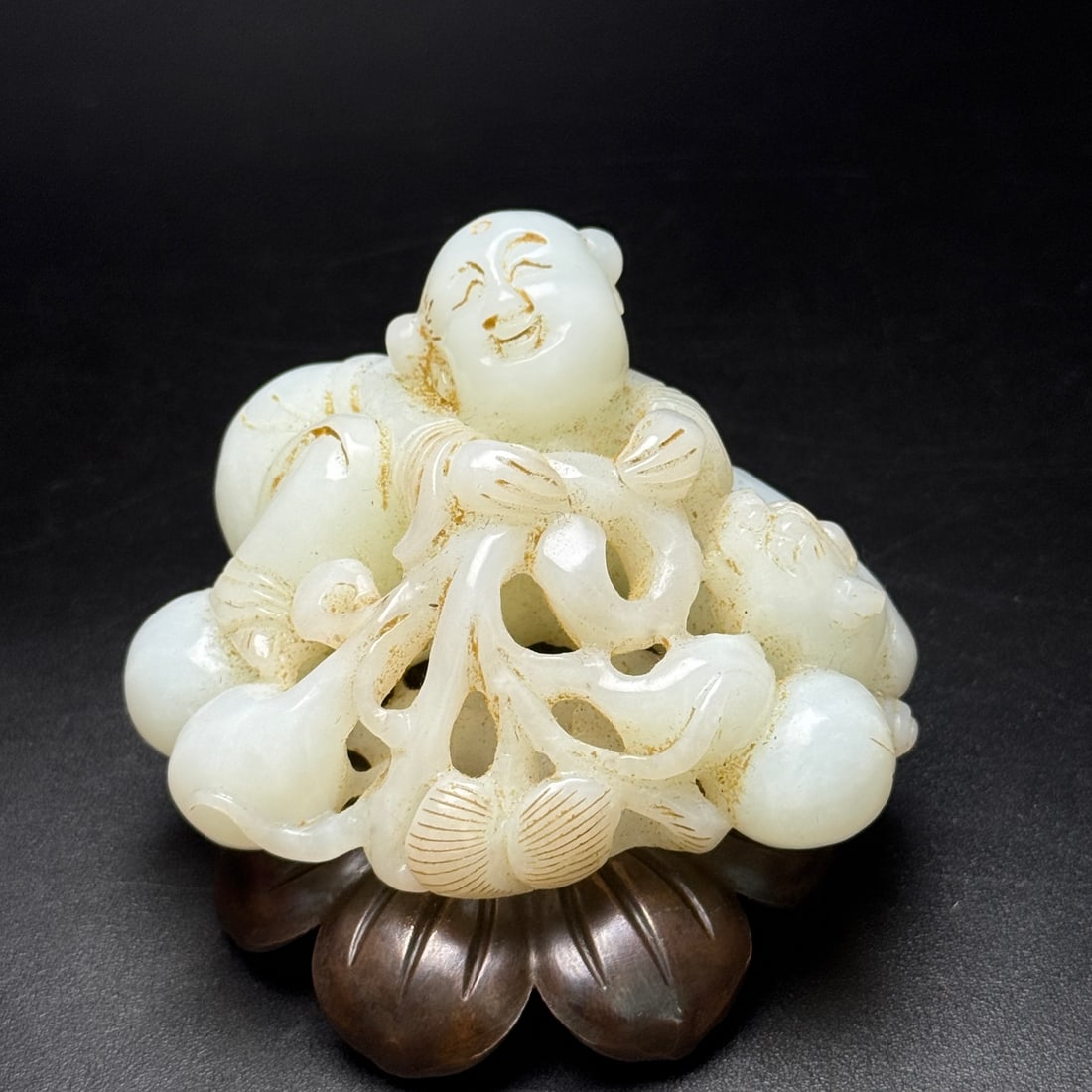 A Exquisite Hotan White Jade Figures Ornament: A Exquisite Hotan White Jade Figures Ornament,Qing Dynasty, China,Size:3.1inx2.3inx1.9in, Weight:179g 和田白玉人物摆件,中国清代