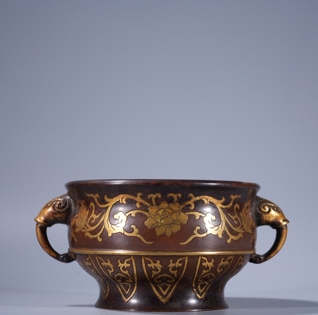 A Exquisite Gilt Bronze Flower Pattern Double-Ears Censer: A Exquisite Gilt Bronze Flower Pattern Double-Ears Censer,Ming Dynasty, China,Xuande Four-character Mark,Size:3.5inx5.6in,Weight:2175g 紫铜鎏金花卉纹双&