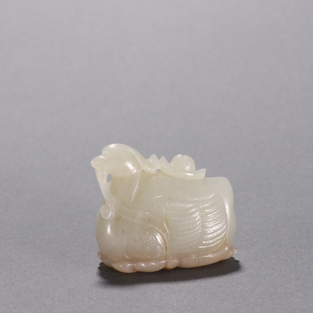 A Exquisite Hotan Jade Goose Ornament: A Exquisite Hotan Jade Goose Ornament,Qing Dynasty, China,Size:2inx1.8in,Weight:89.5g 和田玉鹅摆件,中国清代