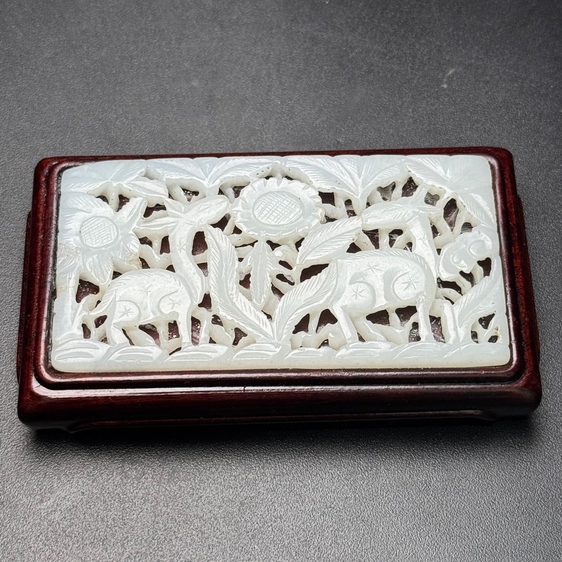 A Exquisite Hotan White Jade Deer Pattern Belt Plaque (1 of 7)