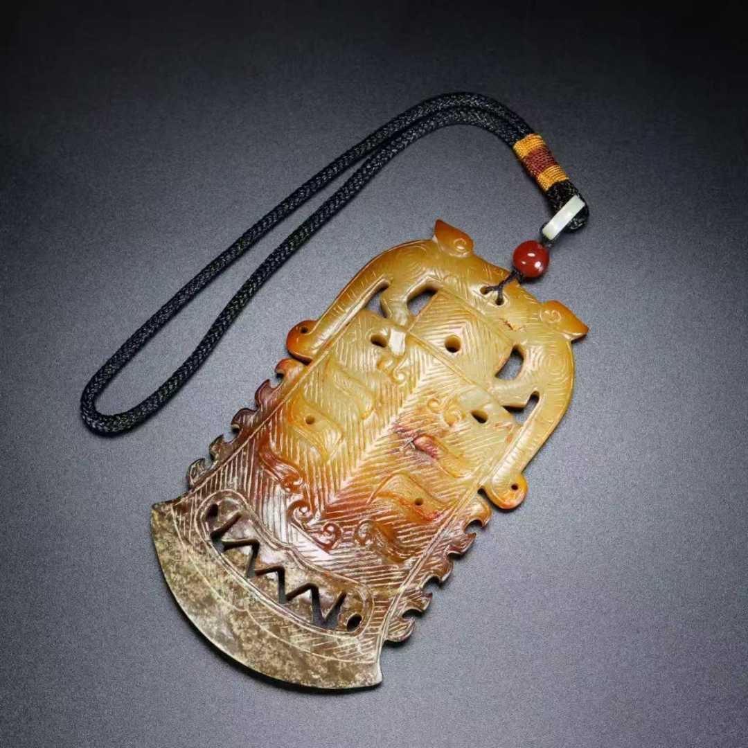 A Exquisite Hotan Jade Beast-Face Pendant: A Exquisite Hotan Jade Beast-Face Pendant,Han Dynasty, China,Size:4.3inx2.6inx0.4in ,Weight:113g 和田玉兽佩,中国汉代
