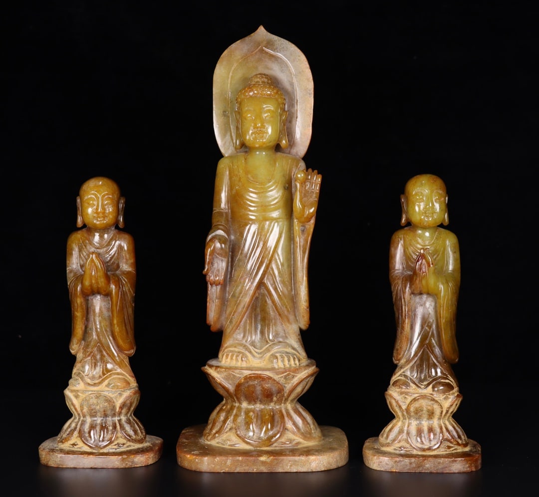 A Set of Exquisite Hotan Jade Buddha statue Ornament: A Set of Exquisite Hotan Jade Buddha statue Ornament,Ming Dynasty, China,Big:Size:4.3inx3.3inx11.2in(Big Buddha),3inx2.2inx7.3in(Small Buddha),Weight:2759g 一套和田玉