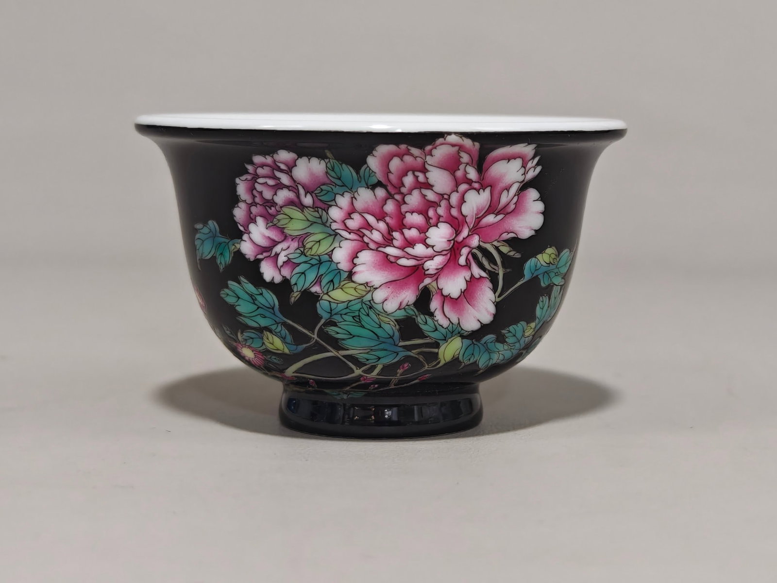 A Exquisite Black Ground Flower Pattern Cup: A Exquisite Black Ground Flower Pattern Cup,Qing Dynasty, China,Yongzheng Four-character Mark,Size:2inx3.1in
