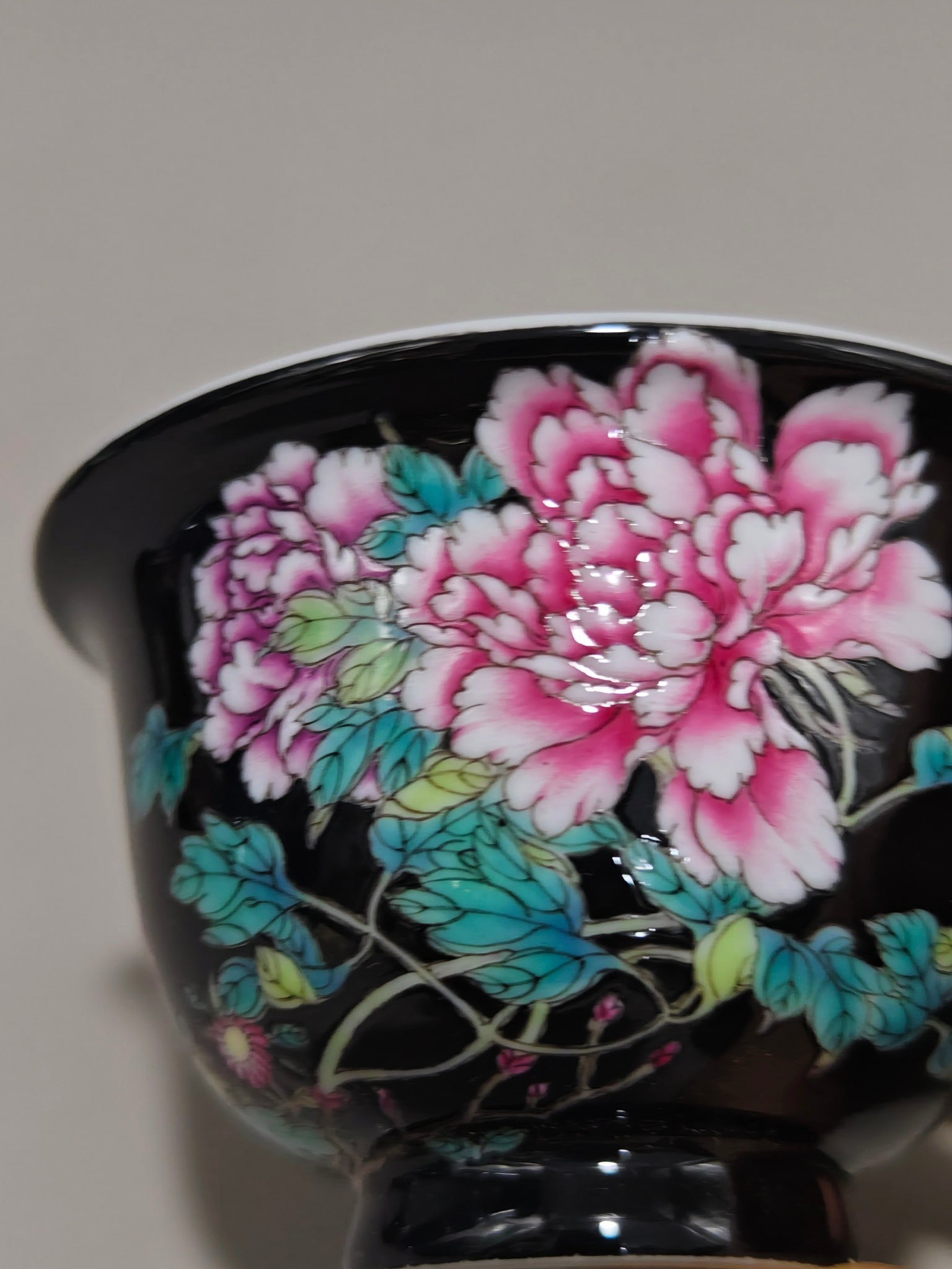 A Exquisite Black Ground Flower Pattern Cup - 5