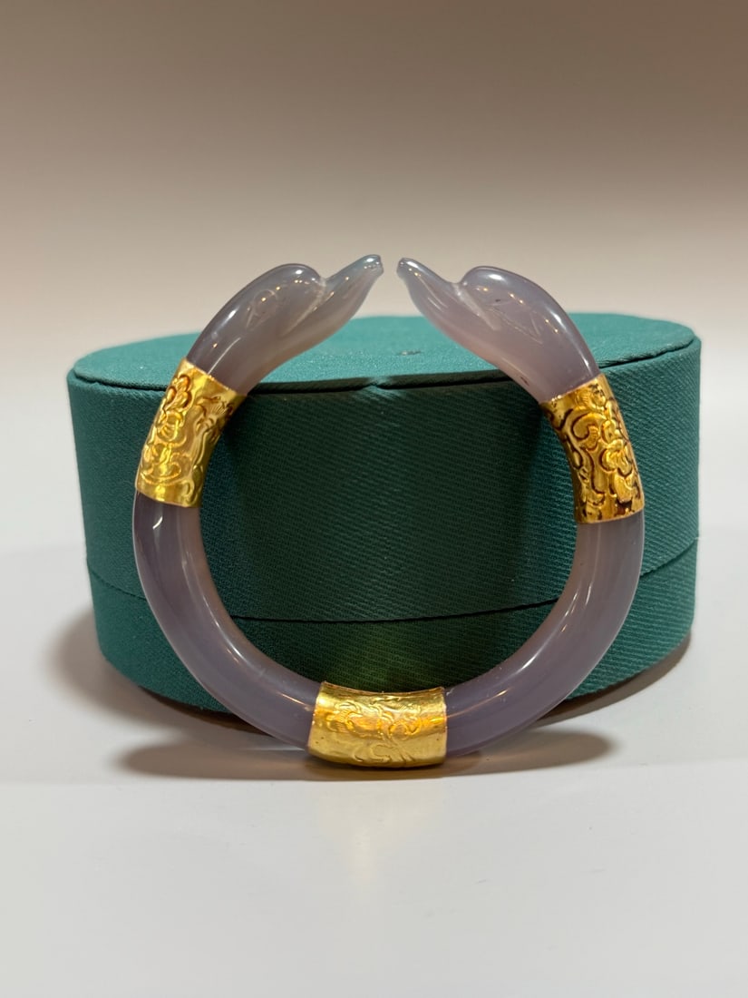 A Exquisite Agate Bracelets: A Exquisite Agate Bracelets,Qing Dynasty, China,Size:3.1inx3in ,Weight:45g 玛瑙手镯,中国清代