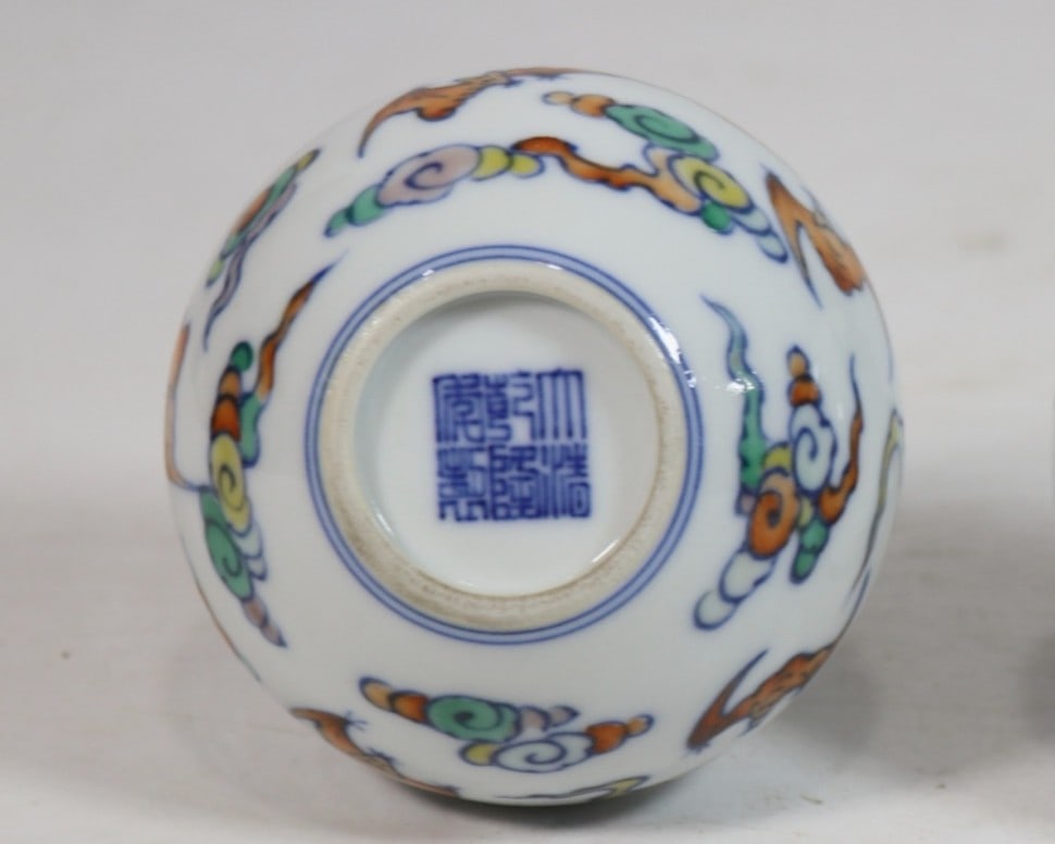 A Exquisite Doucai Bats Pattern Vase - 4