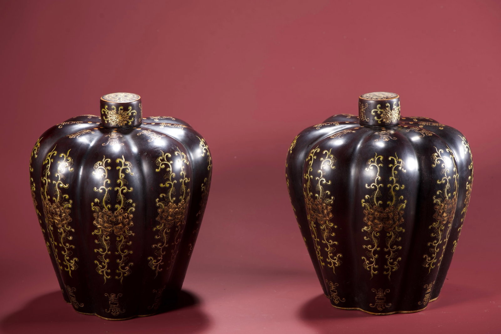 A pair of Exquisite Wooden Painted Gold Lacquer Lotus Pattern Pumpkin-Shaped Jar: A pair of Exquisite Wooden Painted Gold Lacquer Lotus Pattern Pumpkin-Shaped Jar,Ming Dynasty, China,With Mark,Size:9.8inx8.3inx1.6in,Weight:1455g 一对木胎描金Ĝ