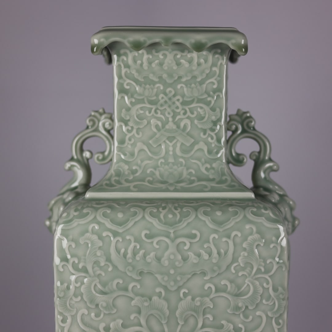 A Exquisite Pea-Green Glaze Lotus Pattern Vase - 2
