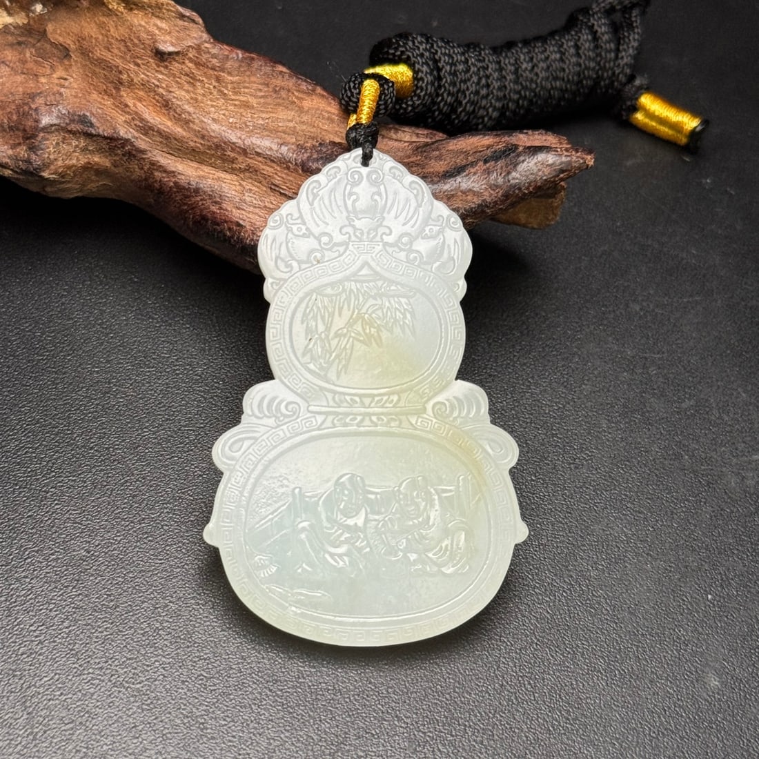 A Exquisite Hotan Jade Gourd Pendant: A Exquisite Hotan Jade Gourd Pendant,Qing Dynasty, China,Size:2.1inx1.3inx0.2in ,Weight:18g 和田玉葫芦玉佩,中国清代