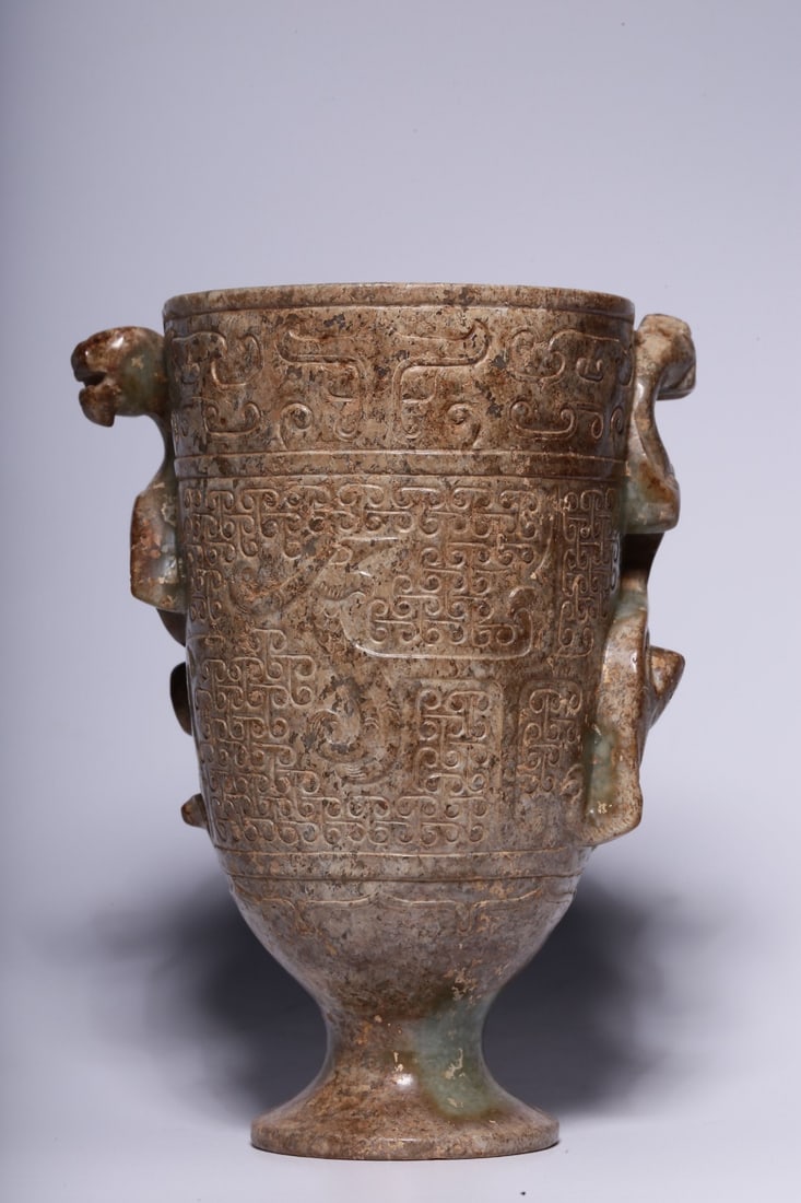 A Exquisite Gaogu Jade Beast-Face Pattern Dragon-Ears Cup: A Exquisite Gaogu Jade Beast-Face Pattern Dragon-Ears Cup,Han Dynasty, China,Size:4.9inx2in ,Weight:285g 高古玉饕餮纹龙耳杯,中国૔