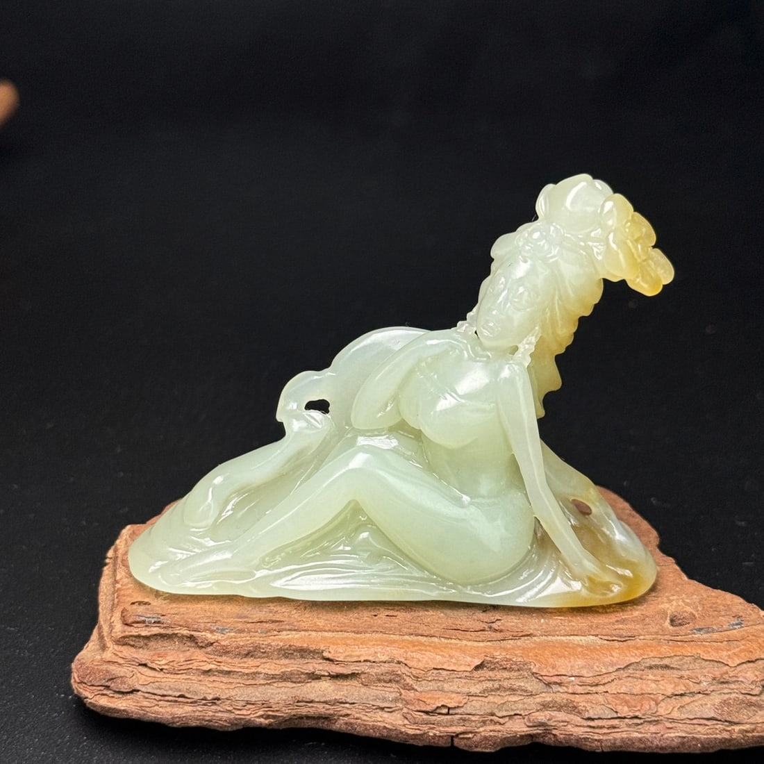 A Exquisite Hotan Jade Figures Ornament: A Exquisite Hotan Jade Figures Ornament,Qing Dynasty, China,Size:2.6inx2inx0.6in ,Weight:47g 和田玉人物摆件,中国清代