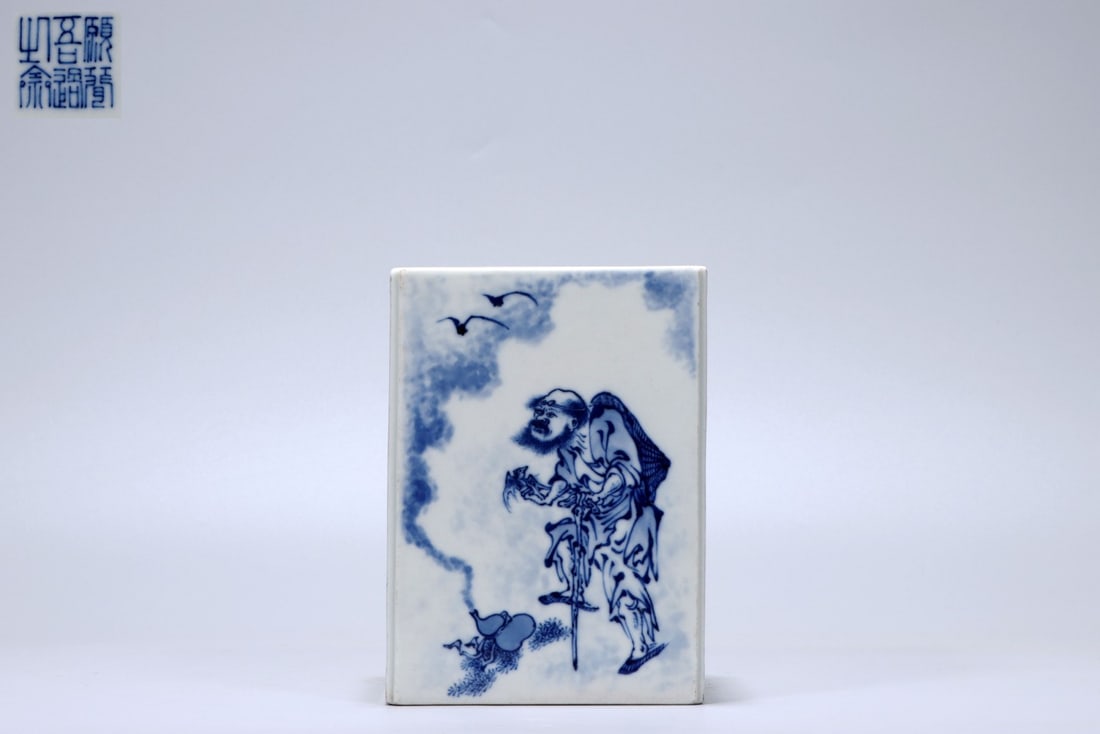 A Exquisite Blue and White Figures Pattern Brush Pot: A Exquisite Blue and White Figures Pattern Brush Pot,Republic of China,With Mark,Size:5.5inx4.1in,Weight:964g 青花人物纹笔筒,民国,带款