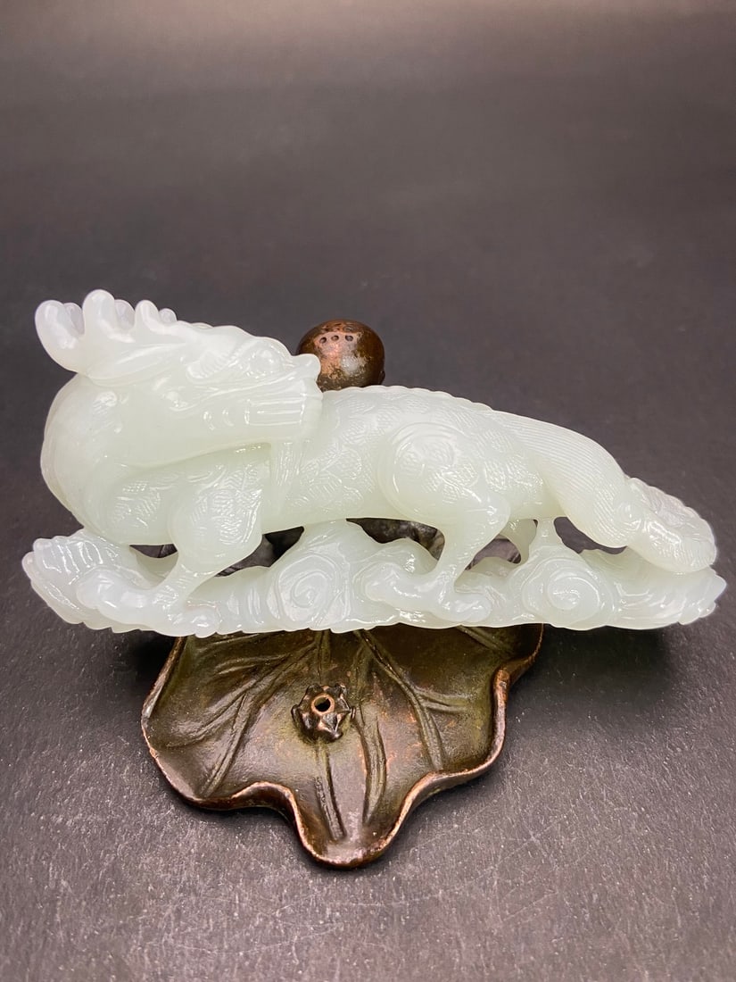 A Exquisite Hotan Jade Dragon Brush Holder: A Exquisite Hotan Jade Dragon Brush Holder,Ming Dynasty, China,Size:3.8inx1.8inx0.8in ,Weight:98g 和田玉龙笔架,中国明代
