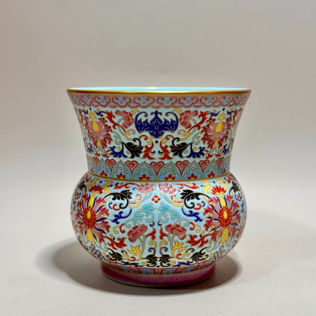 A Exquisite Green Ground Painted Gold Lotus Bats Pattern Basin: A Exquisite Green Ground Painted Gold Lotus Bats Pattern Basin,Qing Dynasty, China,Qianlong Six-character Mark,Size:4.6inx4.5inx4.4inx2.9in 绿地描金缠枝莲"