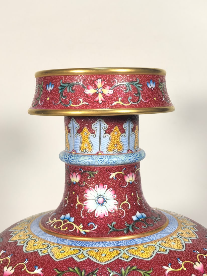 A Exquisite Enamel Ruby Red-Glazed Lotus Pattern Vase - 4