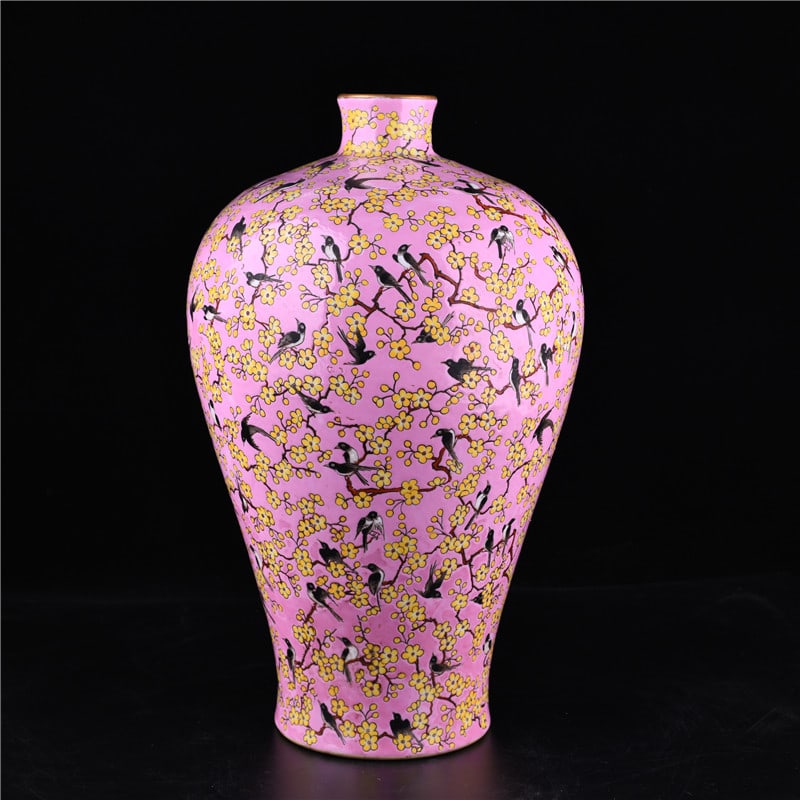 A Exquisite Famille-Rose Gilt Flower and Bird Pattern Vase: A Exquisite Famille-Rose Gilt Flower and Bird Pattern Vase,Qing Dynasty, China,Guangxu Six-character Mark,Size:15inx9.4in
