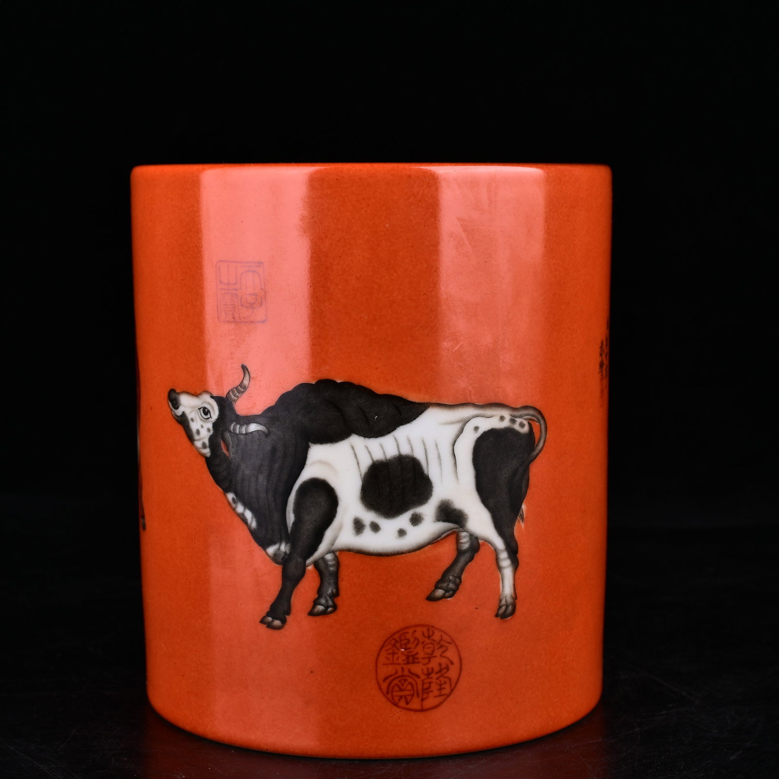 A Exquisite Iron-Red Enamel Buffalo Pattern Brush Pot - 2