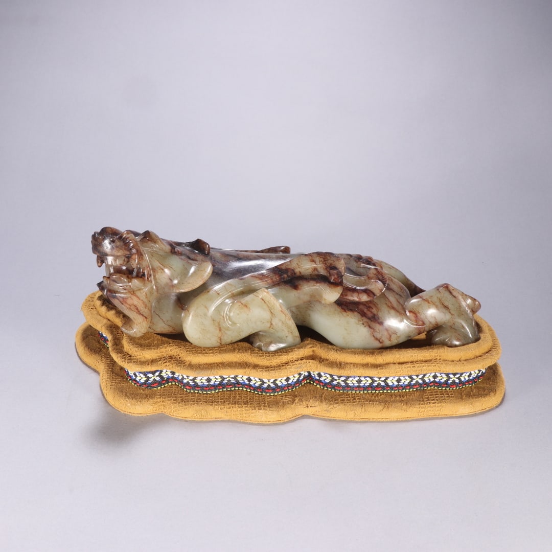 A Exquisite Gaogu Jade Auspicious Beast Ornament: A Exquisite Gaogu Jade Auspicious Beast Ornament,Han Dynasty, China,Size:9.1inx3.1in,Weight:1254.3g 高古玉瑞兽摆件,中国汉代