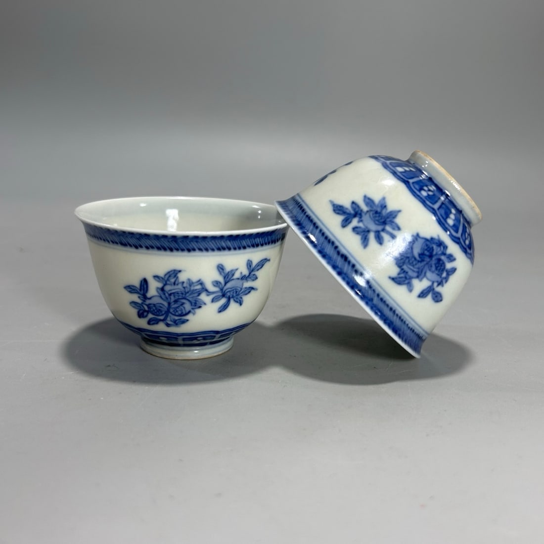 A pair of Exquisite Blue and White Flower Pattern Cup: A pair of Exquisite Blue and White Flower Pattern Cup,Qing Dynasty, China,Yongzheng Six-character Mark,Size:2.9inx1.9in 一对青花花卉纹杯,中国