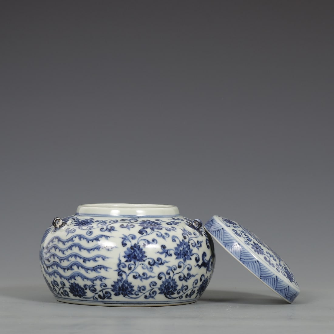 A Exquisite Blue and White Lotus Phoenix Pattern Jar - 7