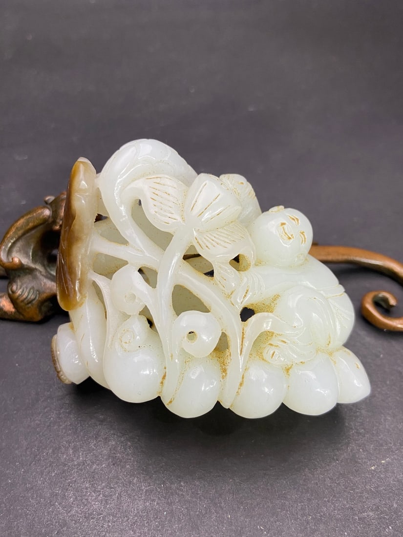 A Exquisite Hotan Jade Human Figure Handheld Carving: A Exquisite Hotan Jade Human Figure Handheld Carving,Qing Dynasty, China,Size:3inx2.4inx1.4in ,Weight:135g
