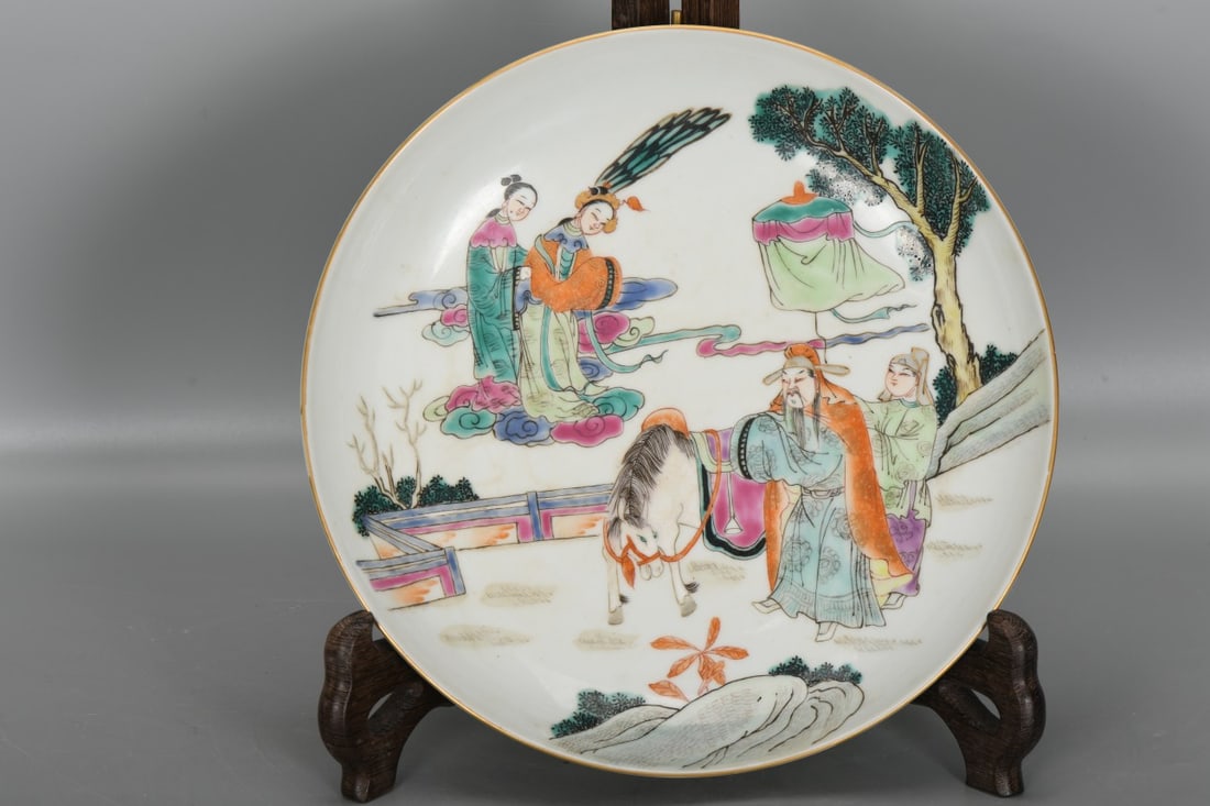 A Exquisite Famille-Rose Character and Story Pattern Plate: A Exquisite Famille-Rose Character and Story Pattern Plate,Qing Dynasty, China,Tongzhi Six-character Mark,Size:2.3inx11.3in 粉彩人物故事纹盘,中