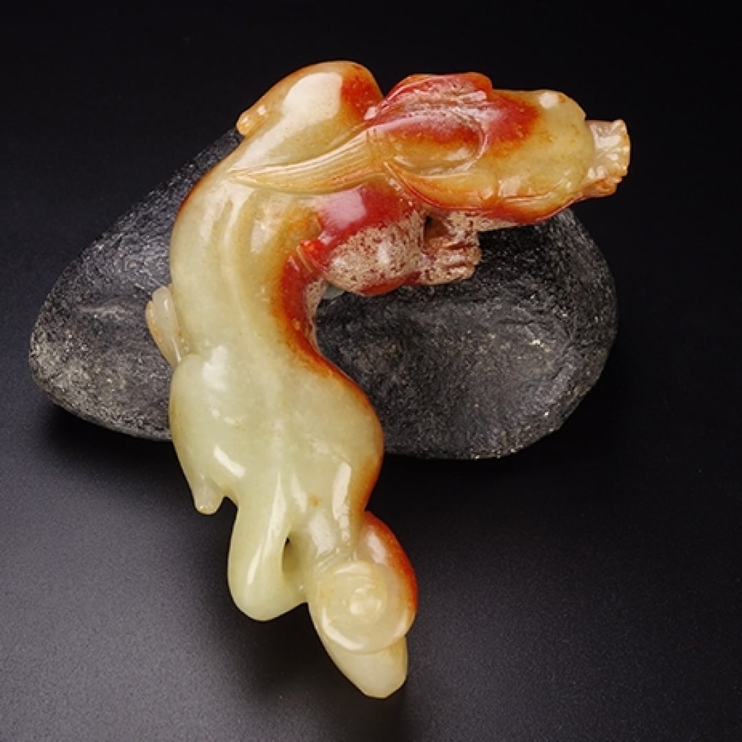 A Exquisite Hotan Jade Auspicious Beast Ornament: A Exquisite Hotan Jade Auspicious Beast Ornament,Han Dynasty, China,Size:3.9inx2.8inx0.9in ,Weight:186g 和田玉瑞兽摆件,中国汉代