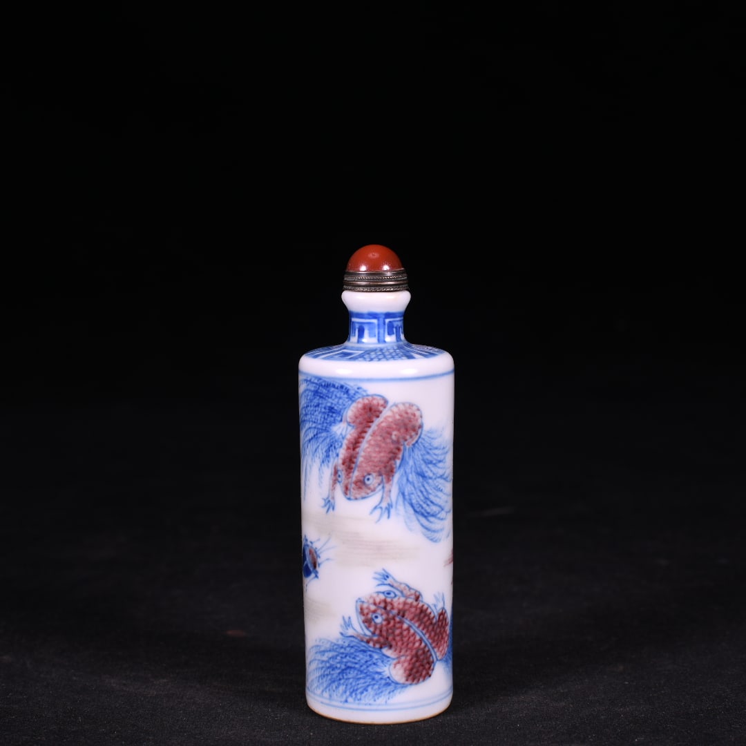 A Exquisite Blue and White Underglaze-Red Golden Toad Pattern Snuff Bottle: A Exquisite Blue and White Underglaze-Red Golden Toad Pattern Snuff Bottle,Qing Dynasty, China,Size:3.9inx1.2in 青花釉里红金蟾纹鼻烟壶