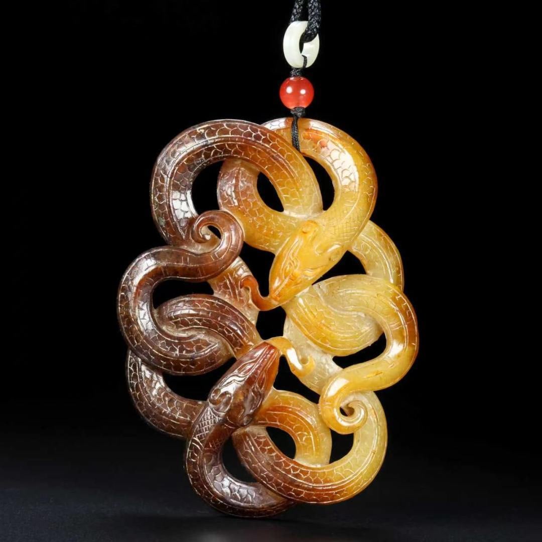 A Exquisite Hotan Jade Snake Pendant: A Exquisite Hotan Jade Snake Pendant,Han Dynasty, China,Size:3.9inx2.8inx0.6in ,Weight:98g 和田玉蛇玉佩,中国汉代