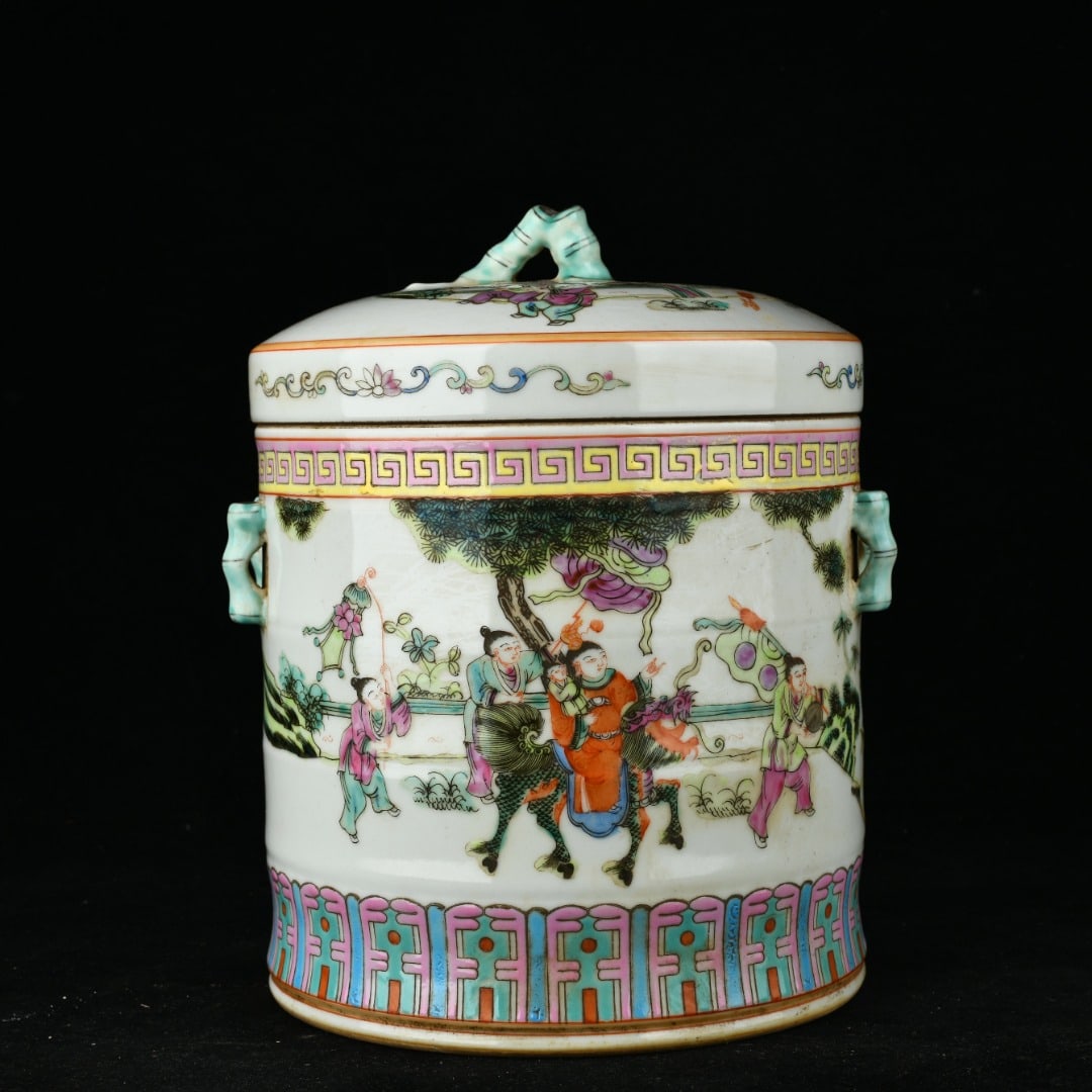 A Exquisite Famille-Rose Figures Pattern Jar: A Exquisite Famille-Rose Figures Pattern Jar,Qing Dynasty, China,Tongzhi Six-character Mark,Size:9.3inx8.1in
