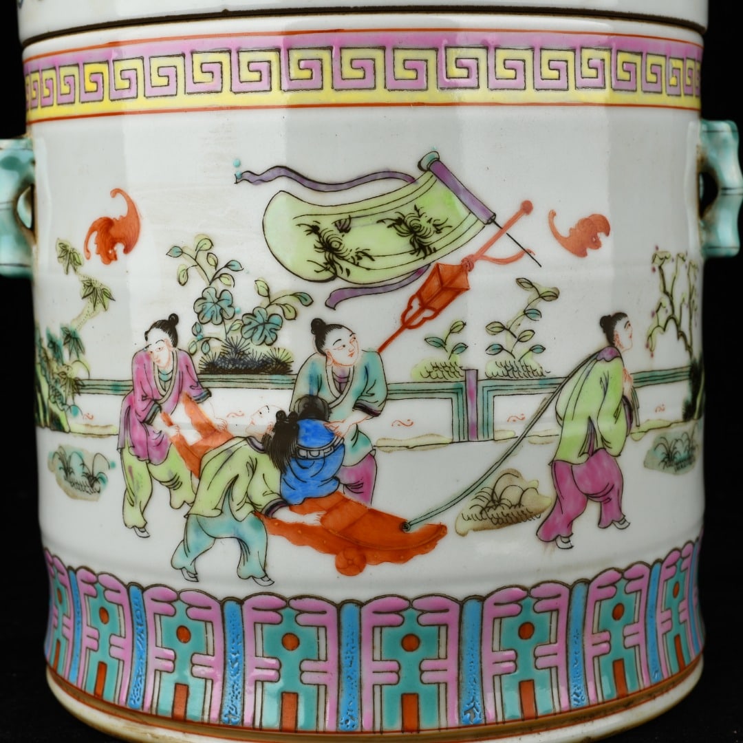 A Exquisite Famille-Rose Figures Pattern Jar - 9