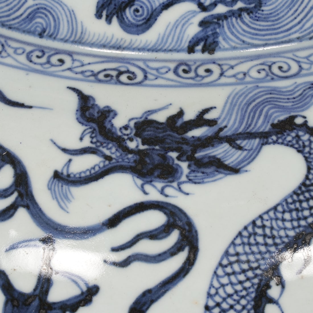 A Exquisite Blue and White Dragon Pattern Jar - 2