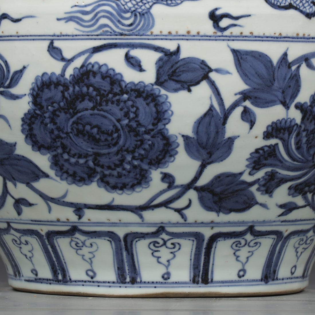 A Exquisite Blue and White Dragon Pattern Jar - 3