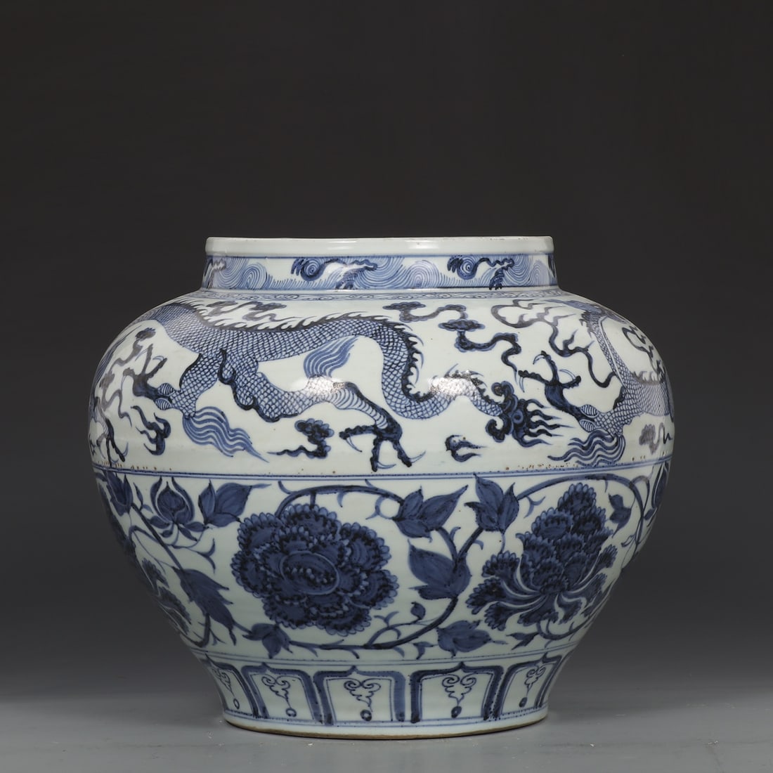 A Exquisite Blue and White Dragon Pattern Jar - 4