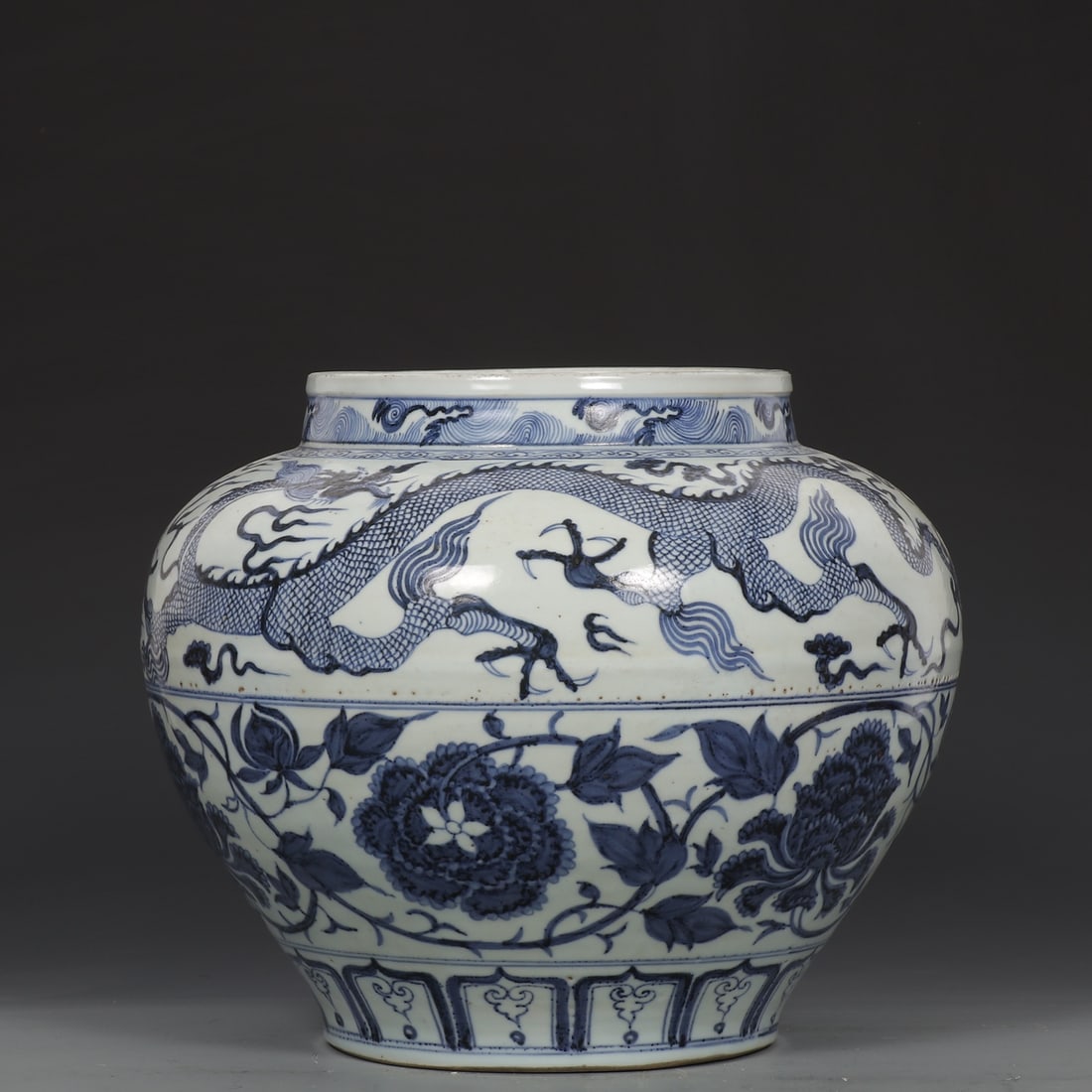 A Exquisite Blue and White Dragon Pattern Jar - 5