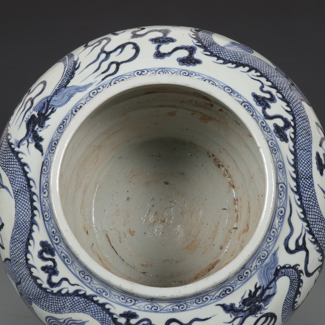 A Exquisite Blue and White Dragon Pattern Jar - 8