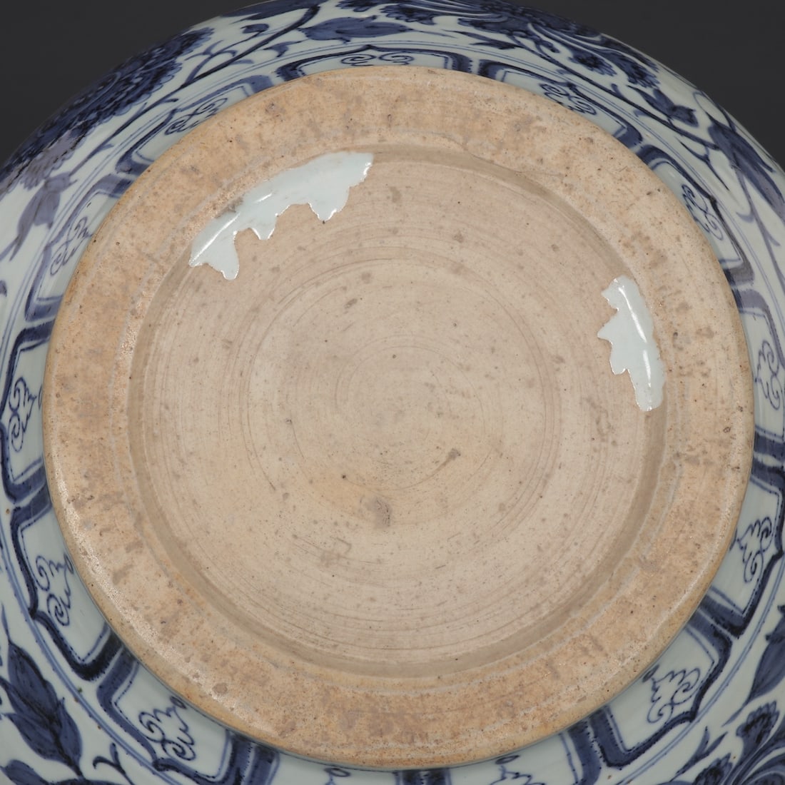 A Exquisite Blue and White Dragon Pattern Jar - 9