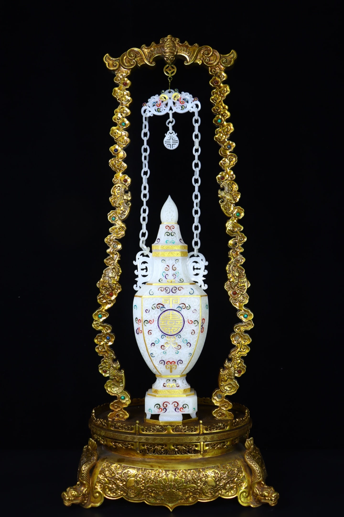 A Exquisite Hotan Jade Cloisonne Shou-Character Pattern Chain Vase: A Exquisite Hotan Jade Cloisonne Shou-Character Pattern Chain Vase,Qing Dynasty, China,Size:4.5inx2.6inx19.7in,Weight:1641g 和田玉掐丝寿字纹链